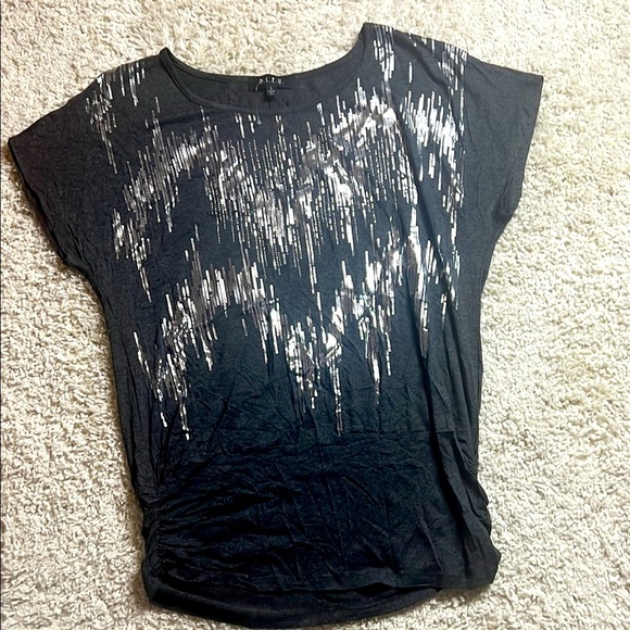 B.L.E.U. WOMENS TOP SIZE LARGE NWOT GREY/SILVER - Picture 1 of 10